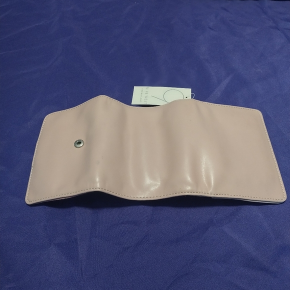 New with tags nine west make up brush set. Set of 8 - Picture 3 of 5